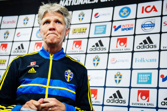 Sveriges förbundskapten Pia Sundhage presenterar