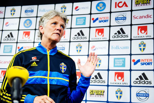 Sveriges förbundskapten Pia Sundhage presenterar
