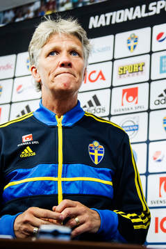 Sveriges förbundskapten Pia Sundhage presenterar