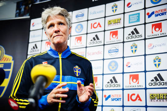 Sveriges förbundskapten Pia Sundhage presenterar