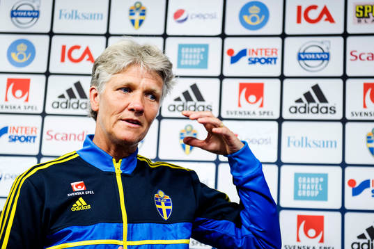Sveriges förbundskapten Pia Sundhage presenterar