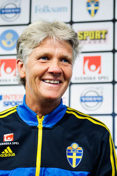 Sveriges förbundskapten Pia Sundhage presenterar