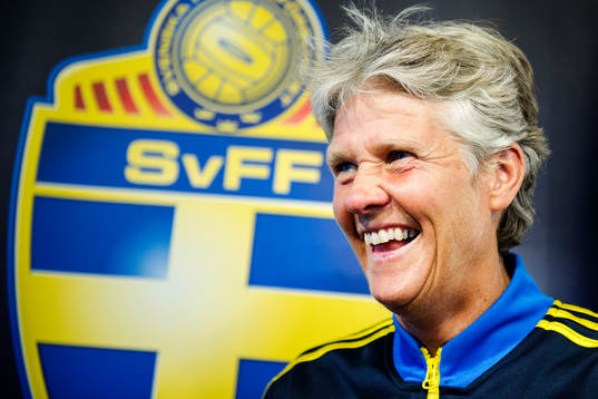 Sveriges förbundskapten Pia Sundhage presenterar