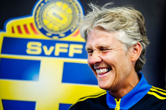 Sveriges förbundskapten Pia Sundhage presenterar