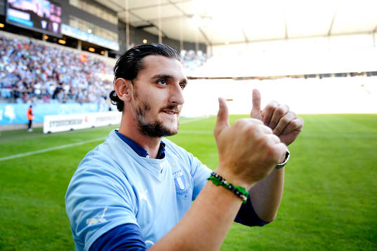 Malmö FF presenterar Agon Mehmeti  som nyförvärv innan