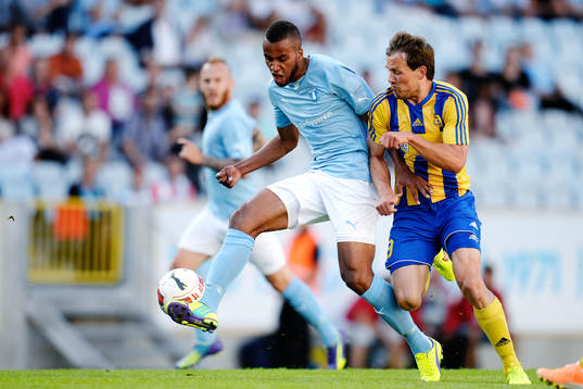 Malmö FFs Isaac Kiese Thelin mot Ventspils Simonas Paulius