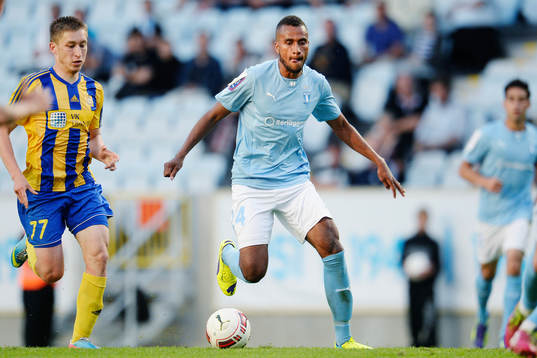 Ventspils Vitaliy Recickis  jagar Malmö FFs Isaac Kiese