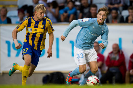 Malmö FFs Emil Forsberg jagas av Ventspils Robertas