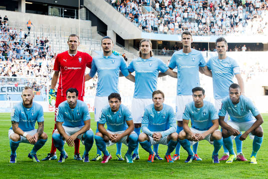 Malmö FFs startelva, övre raden från vänster, målvakt