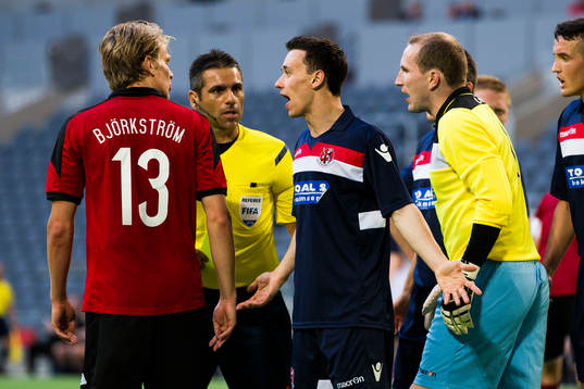 Crusaders Crusaders Paul Heatley och målvakt Sean O'Neill