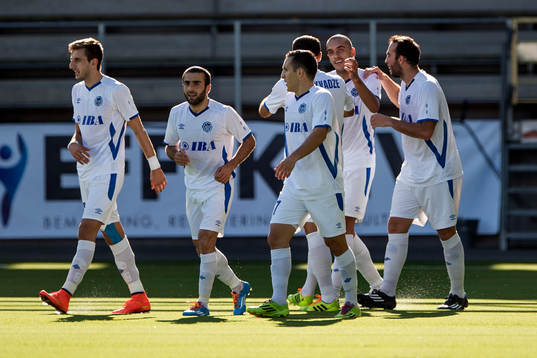 Inter Bakus spelare jublar