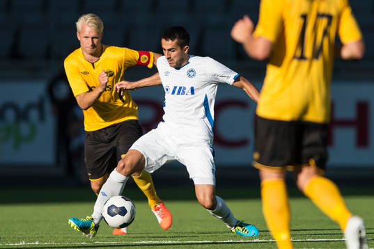 Inter Bakus Mikel Alvaro och Elfsborgs Johan Larsson