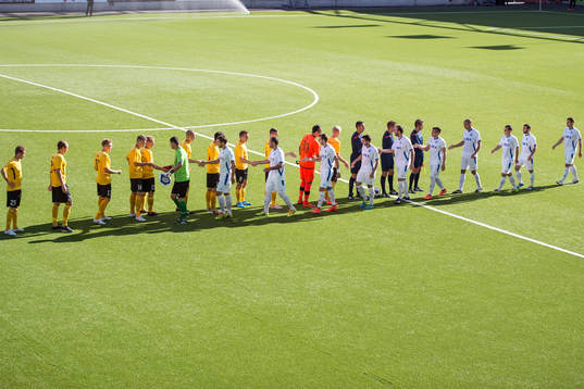 Line up innan fotbollsmatchen i Europa league mellan IF