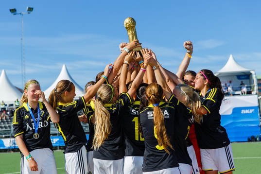 Final i G14 mellan AIK FF och KFV Segeberg, AIK jublar