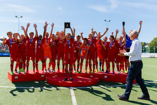 Final i B16 mellan HK 1 och Onsala BK, Onsala jublar