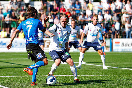 Halmstads Kristinn Steindorsson mot Gefles Anders Bååth