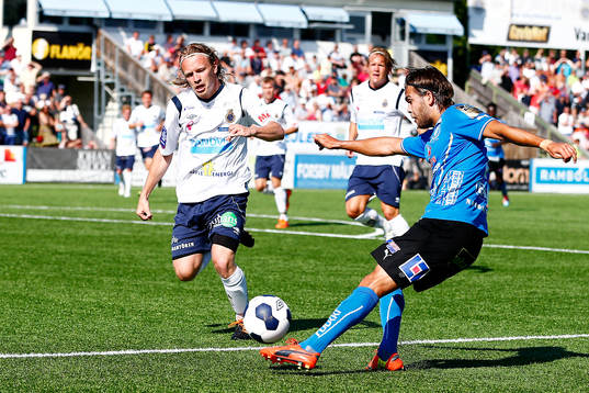 Halmstads Kristinn Steindorsson med ett inlägg förbi