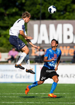 Gefles Johan Oremo med en nick över Halmstads Antonio Rojas