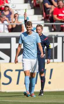 Malmös Johan Hammar får gult kort