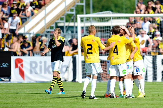 Falkenbergs spelare jublar