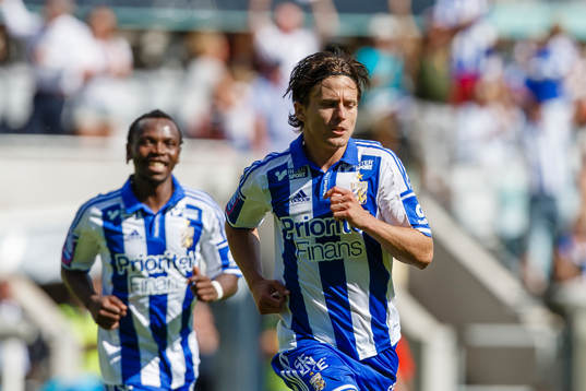 IFK Göteborgs May Mahlangu och Lasse Vibe jublar