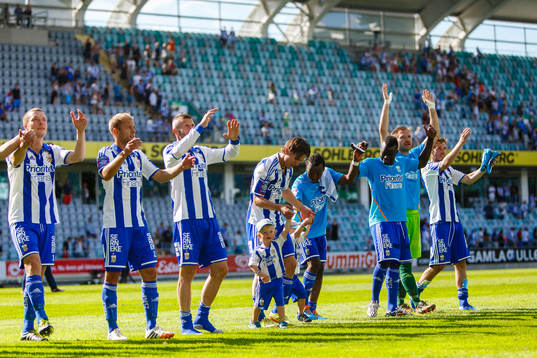 IFK Göteborgs spelare tackar publiken