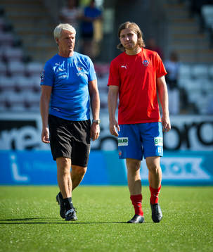 Helsingborgs Darijan Bojanic värmer upp