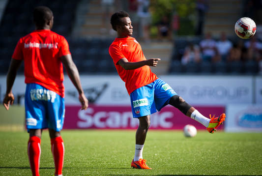 Helsingborgs David Accam värmer upp