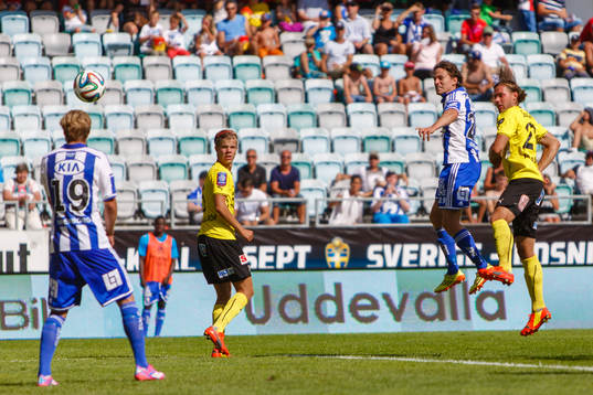 IFK Göteborgs Lasse Vibe nickar in 3-1