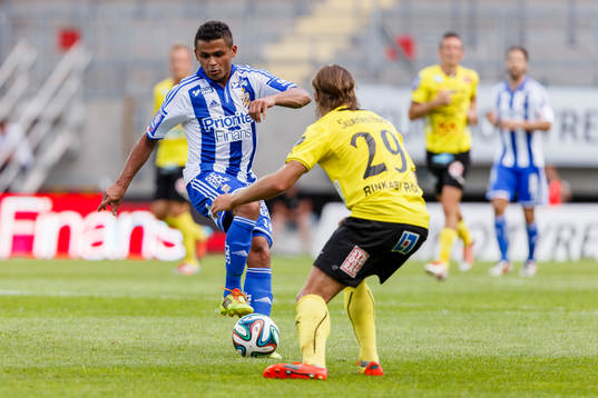 IFK Göteborgs Daniel Sobralense med bollen