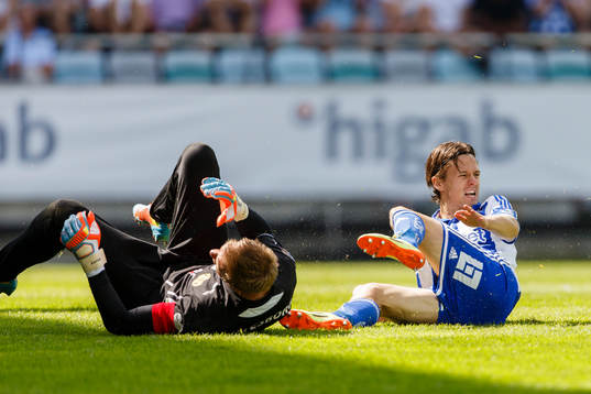 Mjällbys målvakt Mattias Asper och IFK Göteborgs Lasse