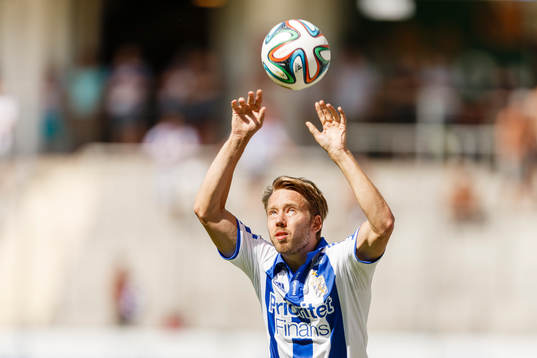 IFK Göteborgs Adam Johansson kastar inkast