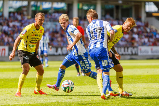 Mjällbys Daniel Nilsson, IFK Göteborgs Gustav Engvall,