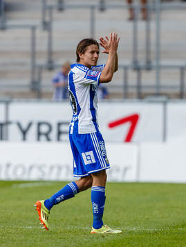 IFK Göteborgs Lasse Vibe tackar publiken när han lämnar