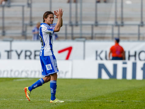 IFK Göteborgs Lasse Vibe tackar publiken när han lämnar