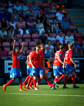 Helsingborgs David Accam gör 1-0 och jublar