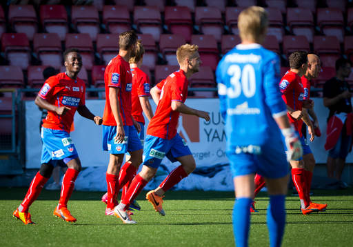 Helsingborgs David Accam gör 1-0 och jublar