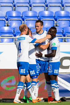 Norrköpings Emir Kujovic gör 2-0 och gratuleras av