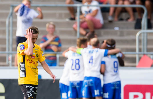 Elfsborgs Adam Lundqvist ser deppig ut