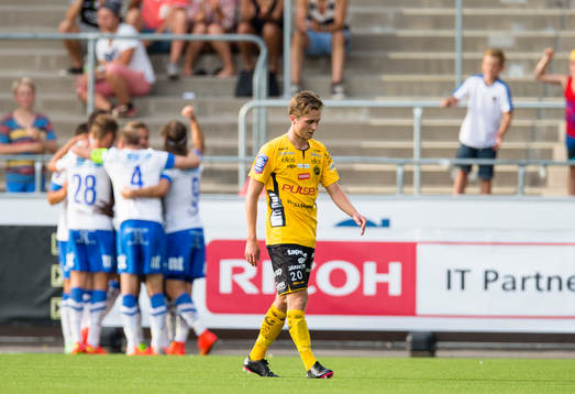 Elfsborgs Adam Lundqvist ser deppig ut