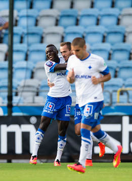 Norrköpings Alhaji Kamara ser glad ut