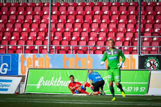 Helsingborgs Johan Mårtensson skadar sig