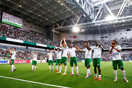 Hammarbys spelare jublar och tackar publiken