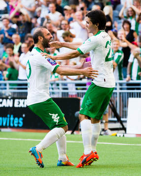 Hammarbys Lars Fuhre (h) jublar