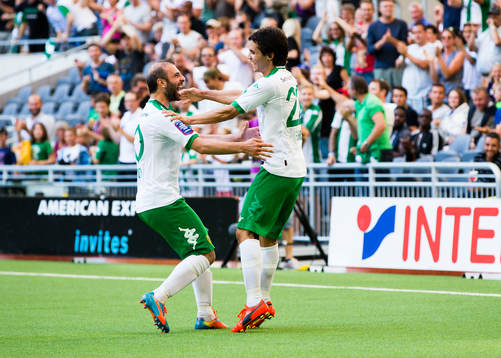 Hammarbys Lars Fuhre (h) jublar