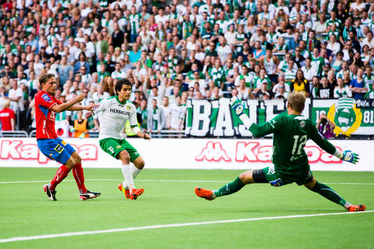 Hammarbys Lars Fuhre gör 3-0 för Hammarby bakom Östers