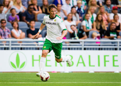 Hammarbys Jan Gunnar Solli med bollen