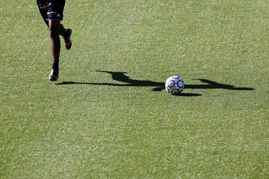 Spelare från Brommapojkarna värmer upp