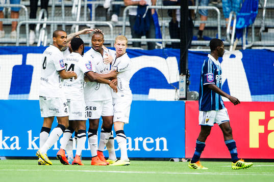 Häckens spelare jublar