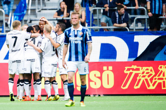 Häckens spelare jublar